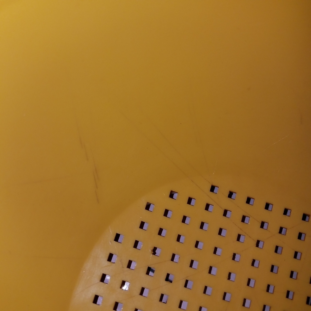 Tupperware Colander - Picture 9 of 11